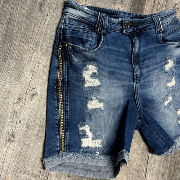 PIT BULL JEANS GOLD CHAIN FACTORY DISTRESSED SHORTS LADIES SIZE 8 - Picture 2 of 5